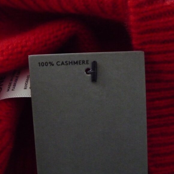 NORDSTROM RACK SOFT, WARM,AND COZY 100% CASHMERE WOMENS RED HAT